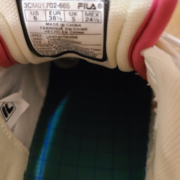 FIILA Sneakers - Picture 7 of 7